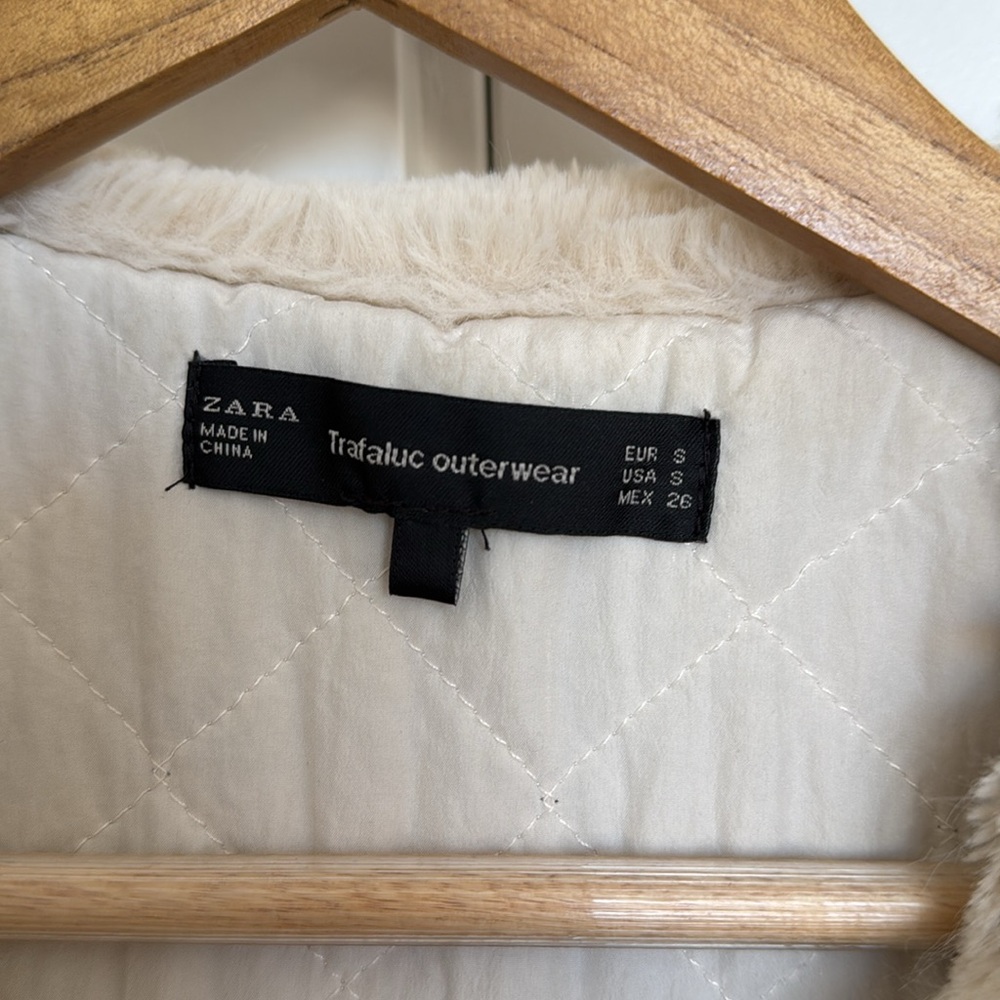 Zara  Cozy Gray Jacket - Picture 3 of 7
